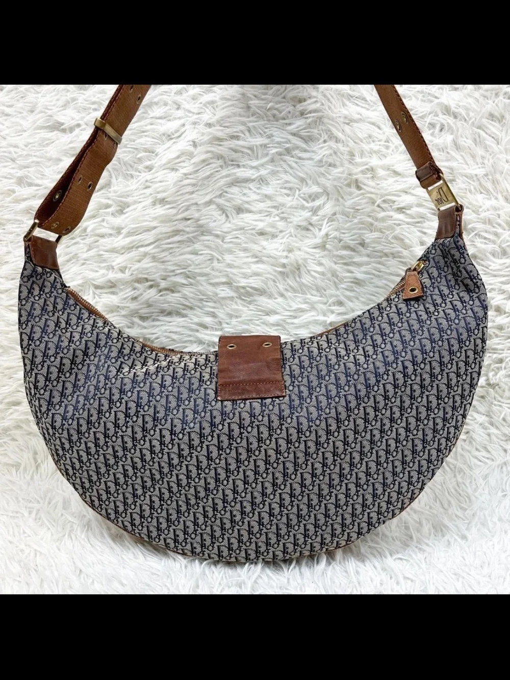 Dior classic crescent